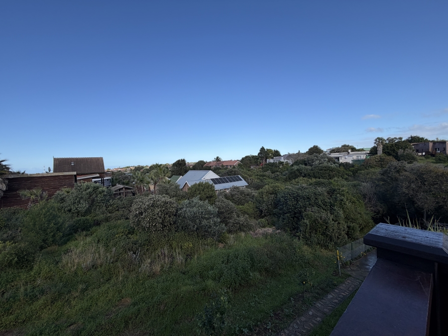 4 Bedroom Property for Sale in Wavecrest Eastern Cape